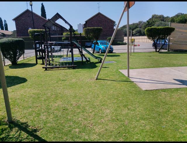 2 BEDROOM TOWNHOUSE FOR SALE IN EDEN GLEN